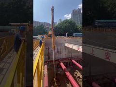 XCMG E310 मॉडल 25 मीटर के तीन-खंड वाले टेलीस्कोपिक बूम के साथ आता है और इसमें 2.2 घन मीटर का नारंगी रंग है